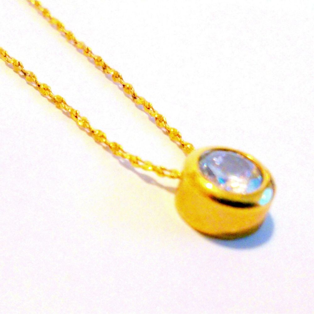 Avon Gold Tone Bezel Set Floating Crystal Solitaire Necklace *